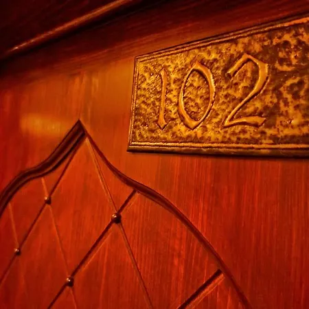 Boutique Old Town מלון מוסטר