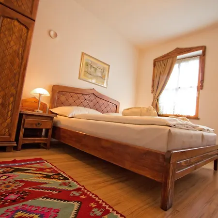 Boutique Old Town מלון 4*