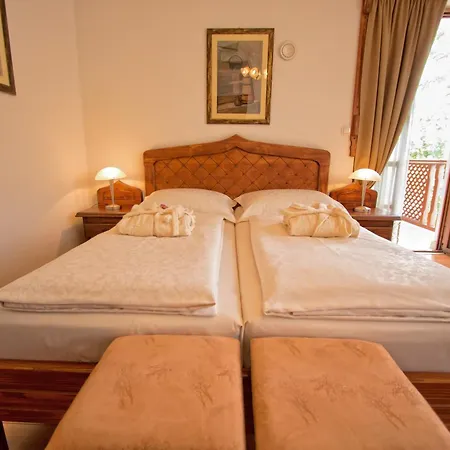 Boutique Old Town מלון