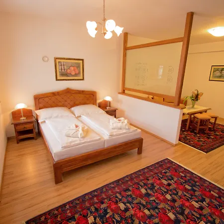 Boutique Old Town מלון מוסטר