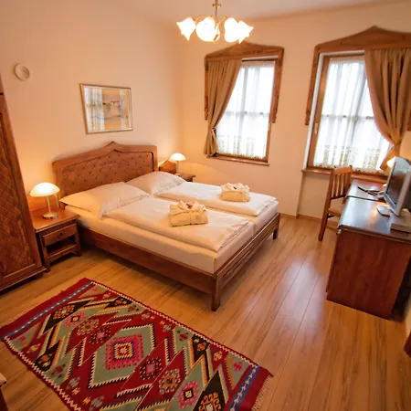 Boutique Old Town מלון