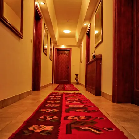 מלון Boutique Old Town 4*