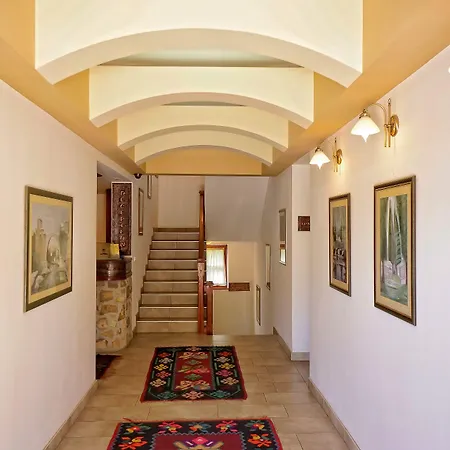 מלון Boutique Old Town 4*